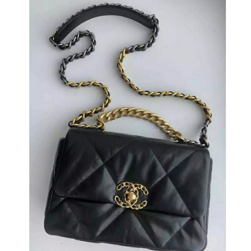 Authentic Chanel 19 Flap Bag Med Black